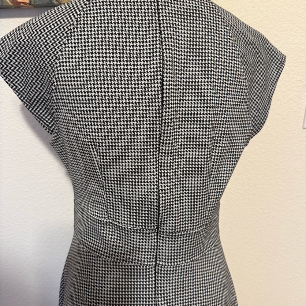 Elegant H&M Checkered Dress - Picture 4 of 6